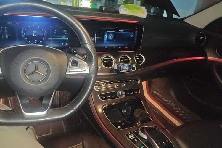 Used Mercedes-Benz E-Class 2017 E 200 Sport 4MATIC Center Console