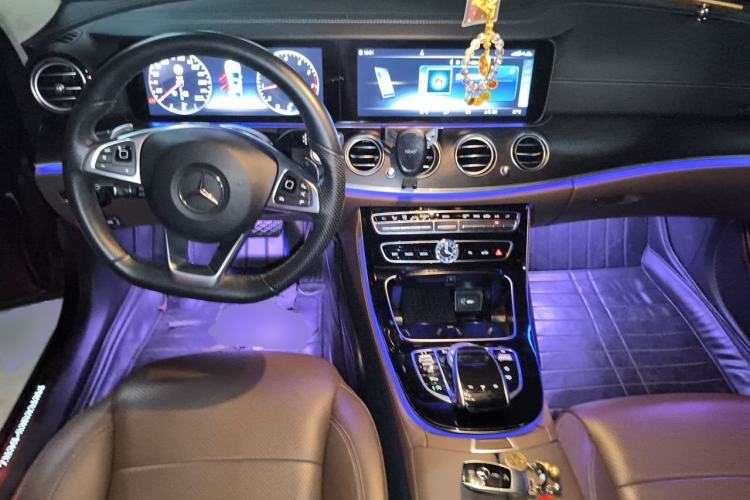 Used Mercedes-Benz E-Class 2017 E 300 L Sport Luxury Edition Center Console