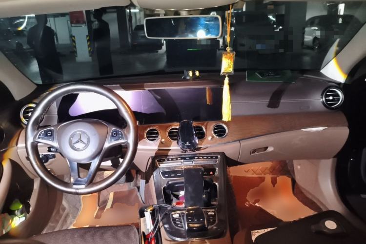 Used Mercedes-Benz E-Class 2017 E 300 L Luxury Model Center Console