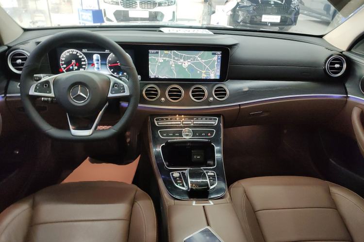 Used Mercedes-Benz E-Class 2017 E 320 L Sport 4MATIC Center Console