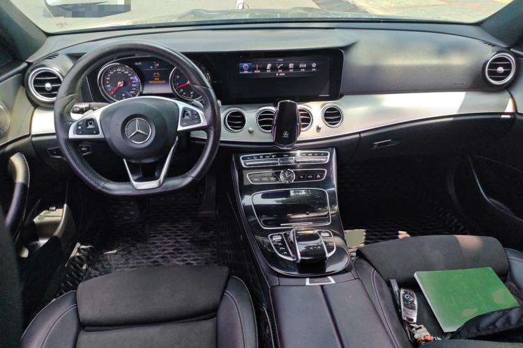 Used Mercedes-Benz E-Class 2017 E 200 Sport 4MATIC Center Console