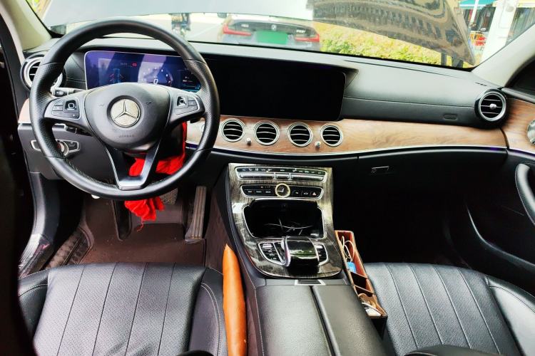 Used Mercedes-Benz E-Class 2017 E 300 L Luxury Model Center Console