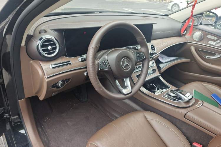Used Mercedes-Benz E-Class 2017 E 300 L Luxury Model Center Console