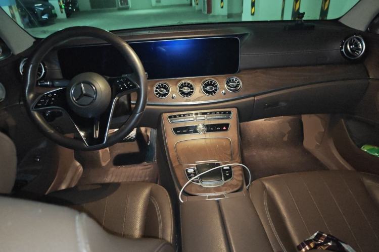 Used Mercedes-Benz E-Class 2017 E 300 L Luxury Model Center Console