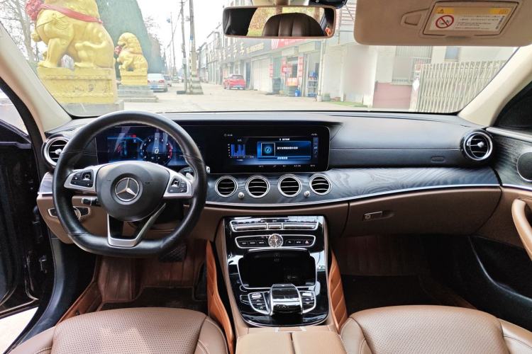 Used Mercedes-Benz E-Class 2017 E 300 L Sport Luxury Edition Center Console