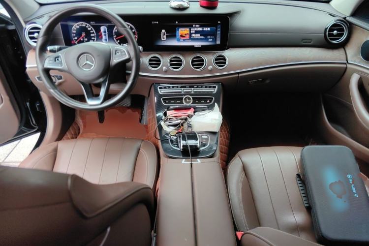 Used Mercedes-Benz E-Class 2017 E 320 L 4MATIC Center Console