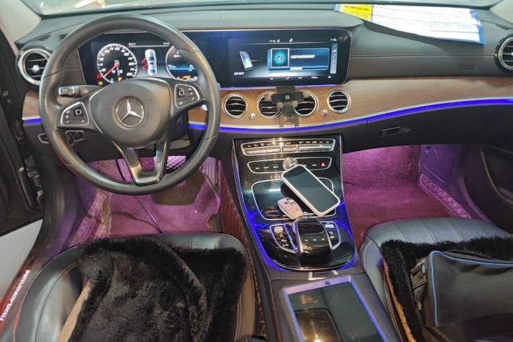 Used Mercedes-Benz E-Class 2017 E 300 L Luxury Model Center Console