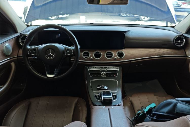 Used Mercedes-Benz E-Class 2017 E 300 L Luxury Model Center Console
