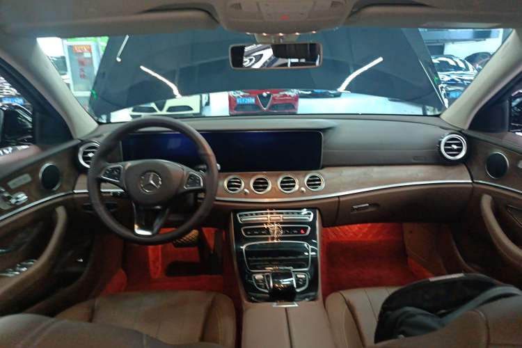 Used Mercedes-Benz E-Class 2017 E 300 L Luxury Model Center Console
