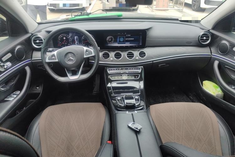 Used Mercedes-Benz E-Class 2017 E 300 L Sport Luxury Edition Center Console