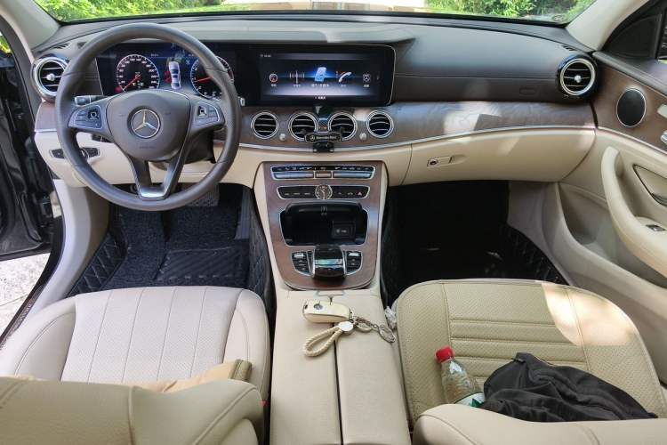 Used Mercedes-Benz E-Class 2017 E 300 L Luxury Model Center Console
