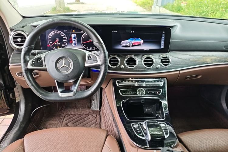 Used Mercedes-Benz E-Class 2017 E 200 L Sport 4MATIC Center Console