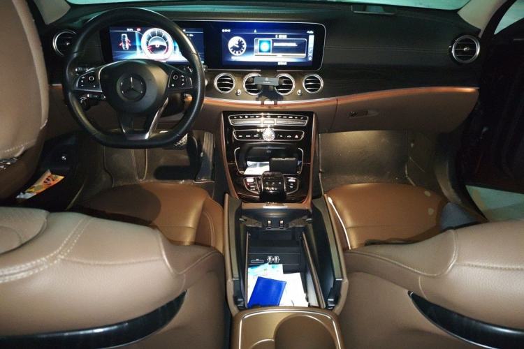 Used Mercedes-Benz E-Class 2017 E 300 L Sport Luxury Edition Center Console