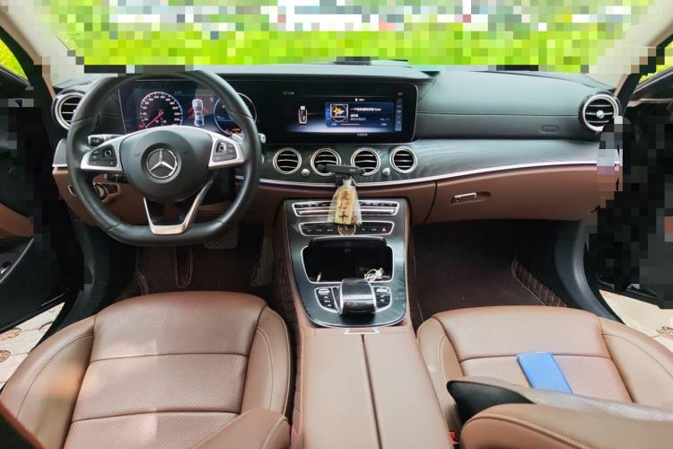 Used Mercedes-Benz E-Class 2017 E 300 L Sport Luxury Edition Center Console