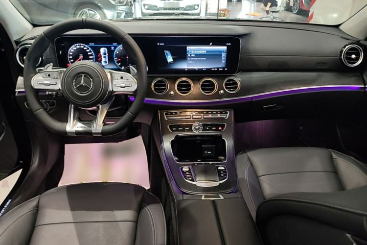 Used Mercedes-Benz E-Class 2017 E 320 L Sport 4MATIC Center Console