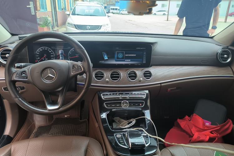 Used Mercedes-Benz E-Class 2017 E 300 L Luxury Model Center Console