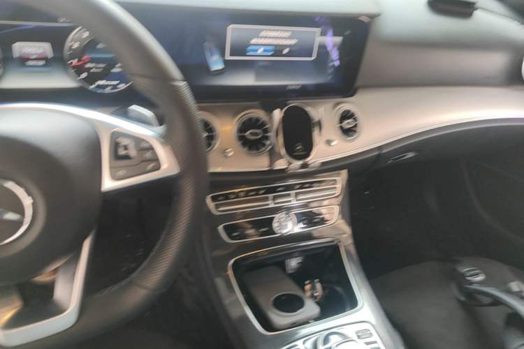 Used Mercedes-Benz E-Class 2017 Restyled E 300 Sport Edition Center Console