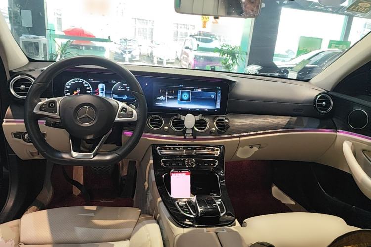 Used Mercedes-Benz E-Class 2017 E 200 L Sport 4MATIC Center Console