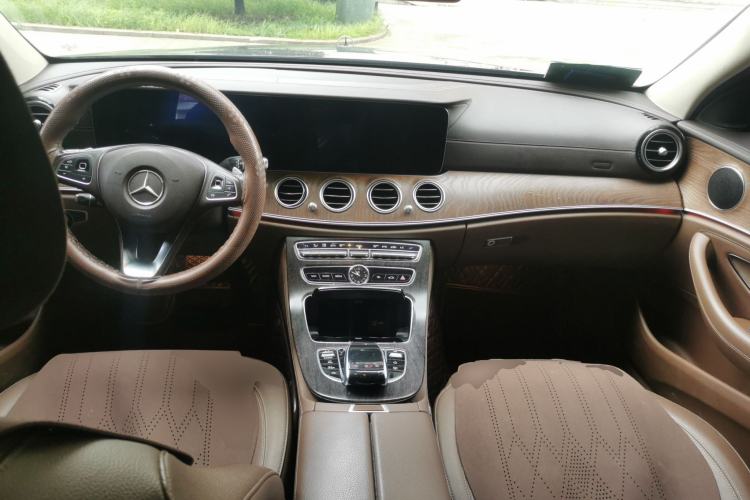 Used Mercedes-Benz E-Class 2017 E 300 L Luxury Model Center Console
