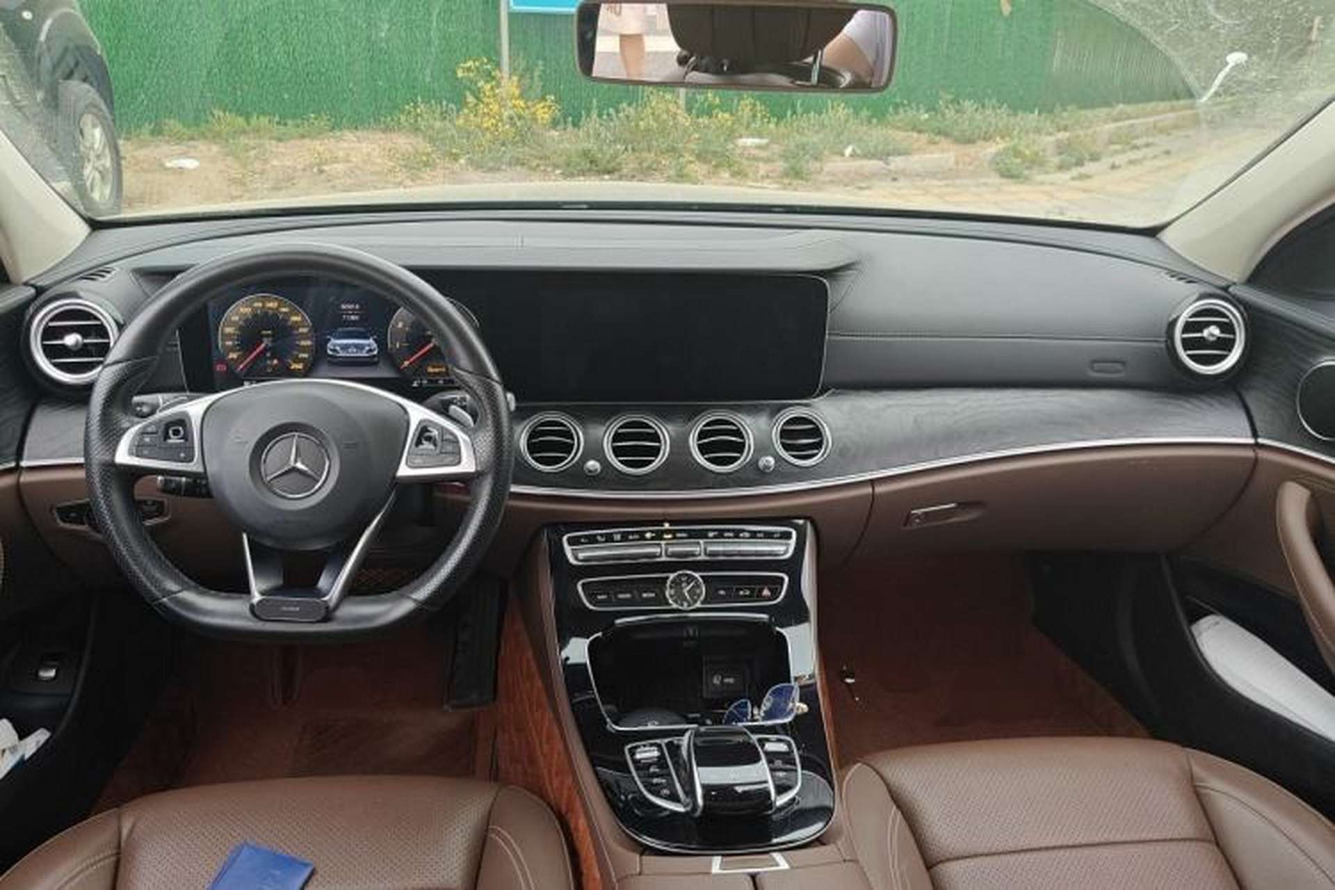 Used Mercedes-Benz E-Class 2017 E 300 L Sport Luxury Edition Center Console