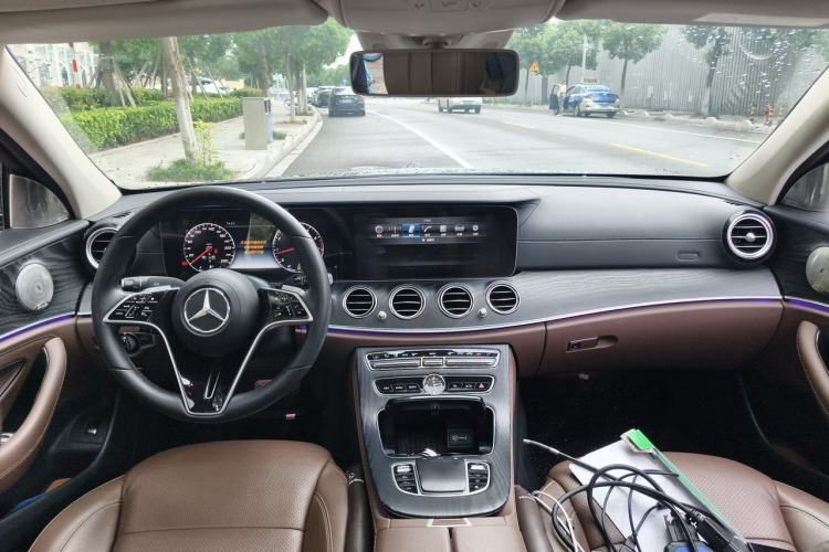 Used Mercedes-Benz E-Class 2017 E 300 L Sport Luxury Edition Center Console