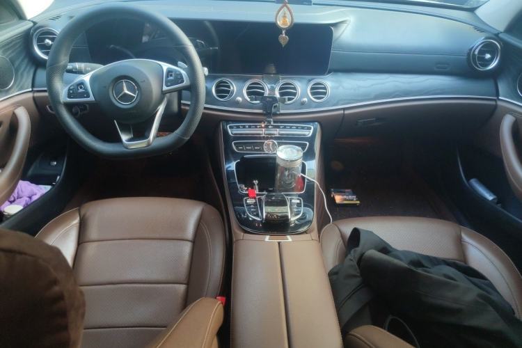 Used Mercedes-Benz E-Class 2017 E 300 L Sport Luxury Edition Center Console