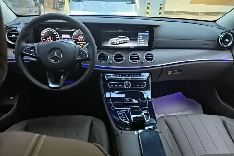 Used Mercedes-Benz E-Class 2017 E 320 L 4MATIC Center Console