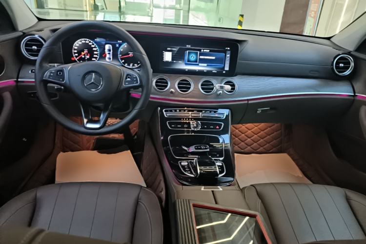 Used Mercedes-Benz E-Class 2017 E 320 L 4MATIC Center Console