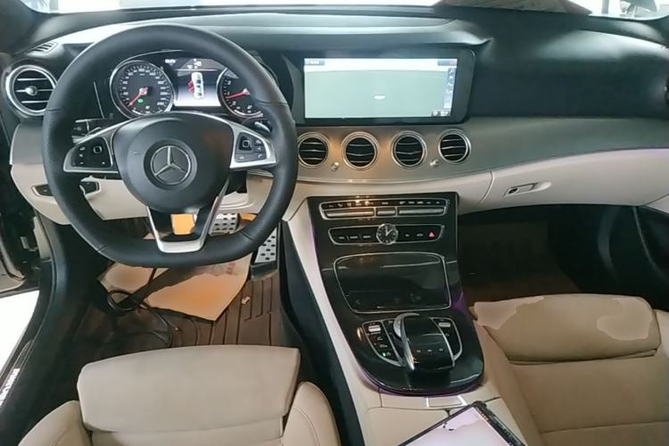 Used Mercedes-Benz E-Class 2017 E 200 Sport 4MATIC Center Console