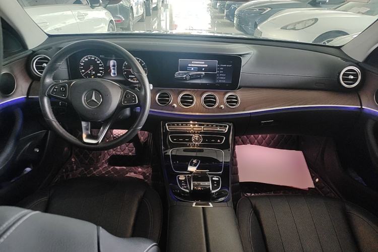 Used Mercedes-Benz E-Class 2017 E 300 L Luxury Model Center Console