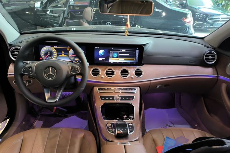 Used Mercedes-Benz E-Class 2017 E 300 L Luxury Model Center Console