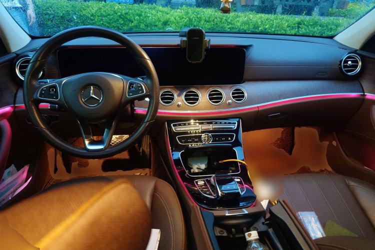 Used Mercedes-Benz E-Class 2017 E 300 L Luxury Model Center Console