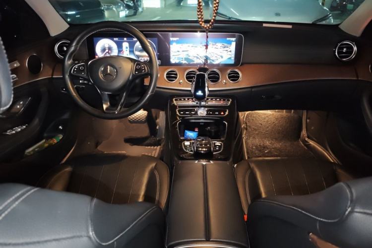 Used Mercedes-Benz E-Class 2017 E 300 L Luxury Model Center Console