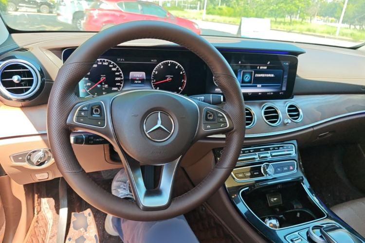 Used Mercedes-Benz E-Class 2017 E 300 L Luxury Model Center Console