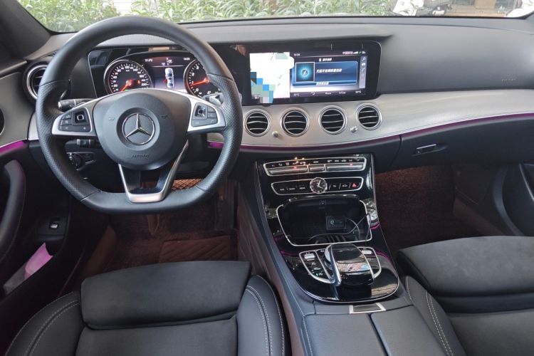 Used Mercedes-Benz E-Class 2017 E 200 Sport 4MATIC Center Console