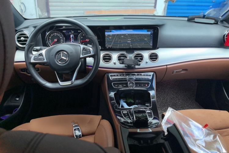 Used Mercedes-Benz E-Class 2017 E 200 Sport 4MATIC Center Console