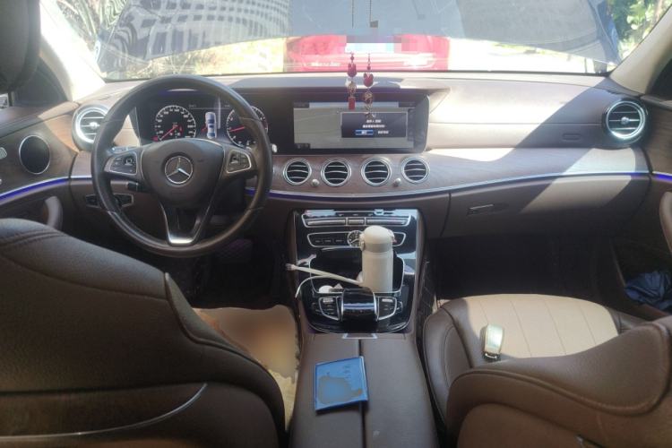 Used Mercedes-Benz E-Class 2017 E 300 L Luxury Model Center Console
