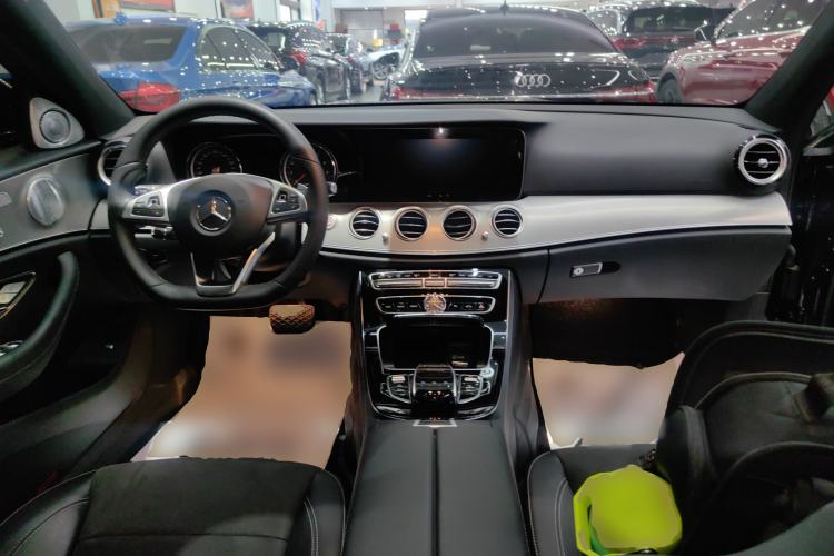 Used Mercedes-Benz E-Class 2017 Restyled E 300 Sport Edition Center Console