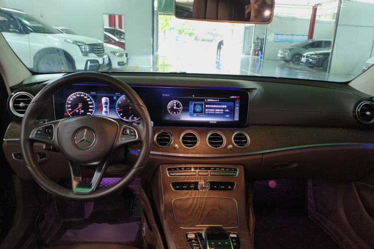 Used Mercedes-Benz E-Class 2017 E 300 L Luxury Model Center Console