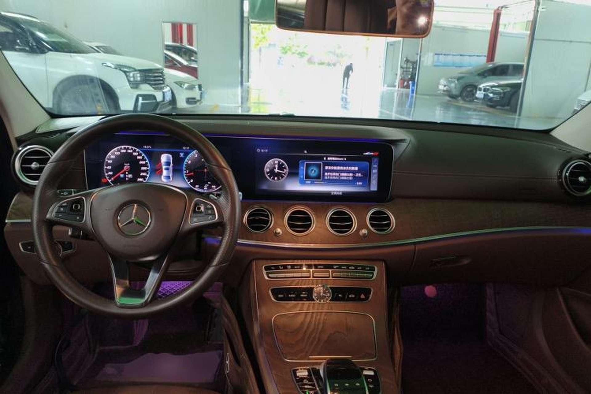 Used Mercedes-Benz E-Class 2017 E 300 L Luxury Model Center Console