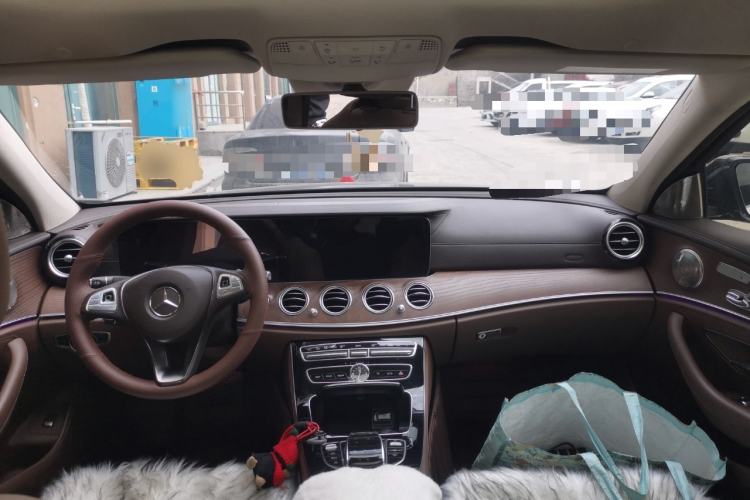 Used Mercedes-Benz E-Class 2017 E 300 L Luxury Model Center Console