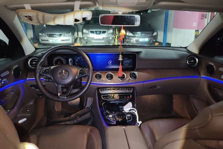 Used Mercedes-Benz E-Class 2017 E 300 L Luxury Model Center Console