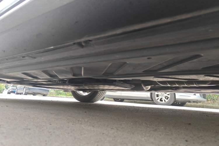 Used Mercedes-Benz E-Class 2017 E 300 L Sporty and Stylish Model Chassis Front Left