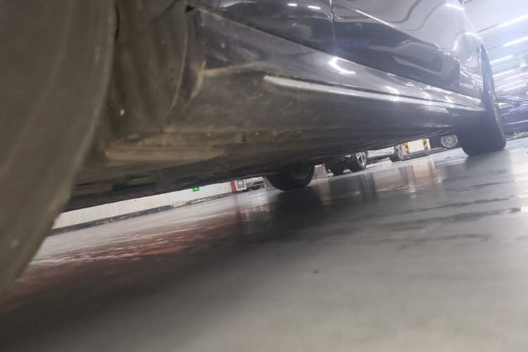 Used Mercedes-Benz E-Class 2017 E 300 L Sporty and Stylish Model Chassis Front Left