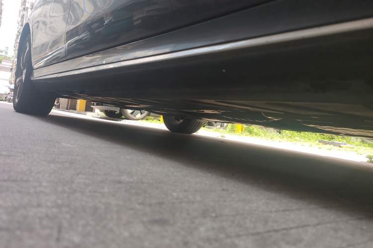 Used Mercedes-Benz E-Class 2017 E 300 L Sporty and Stylish Model Chassis Front Right