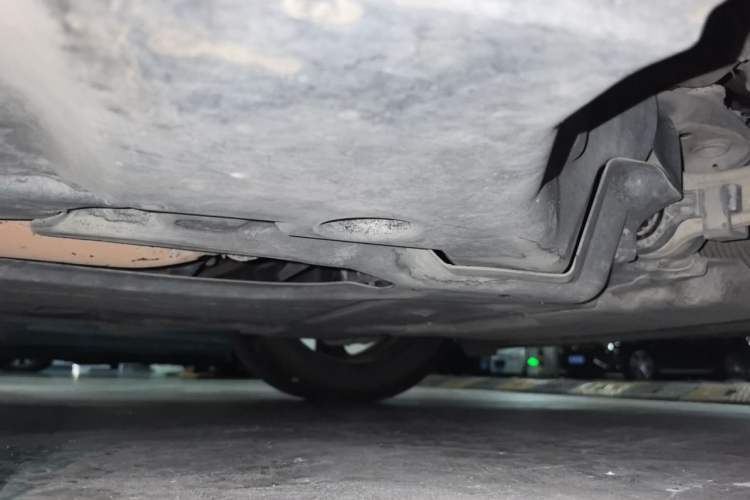 Used Mercedes-Benz E-Class 2017 E 300 L Sporty and Stylish Model Chassis Front Right