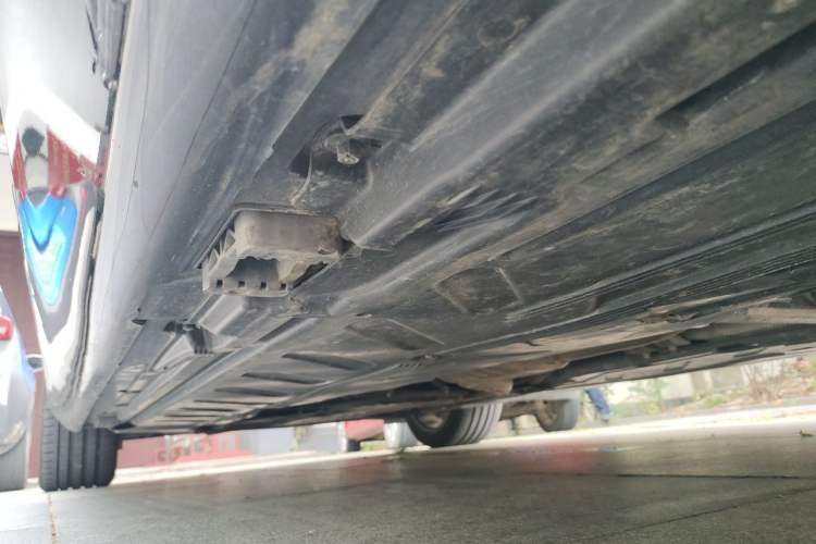 Used Mercedes-Benz E-Class 2017 E 300 L Luxury Model Chassis Rear Left
