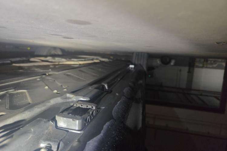 Used Mercedes-Benz E-Class 2017 E 320 L 4MATIC Chassis Rear Left