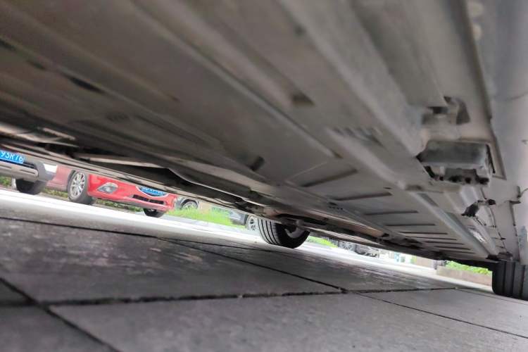 Used Mercedes-Benz E-Class 2017 E 320 L 4MATIC Chassis Rear Right