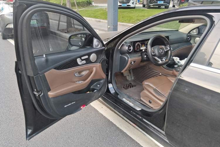 Used Mercedes-Benz E-Class 2017 E 300 L Sport Luxury Edition Driver Seat